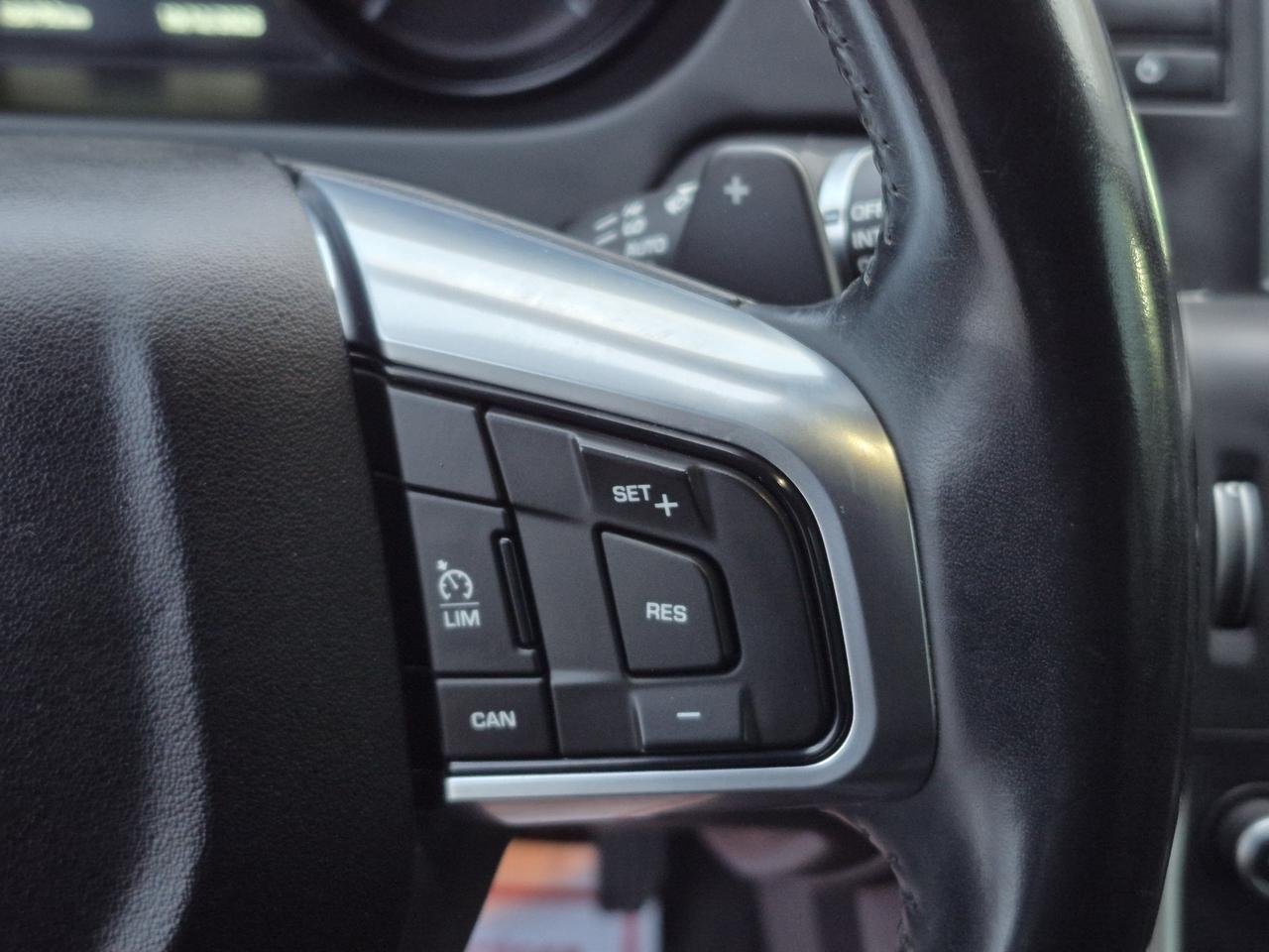 2017 Land Rover Discovery Sport SE Photo