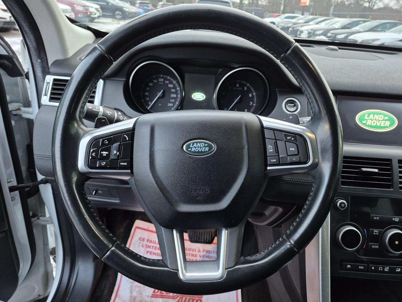 2017 Land Rover Discovery Sport SE Photo