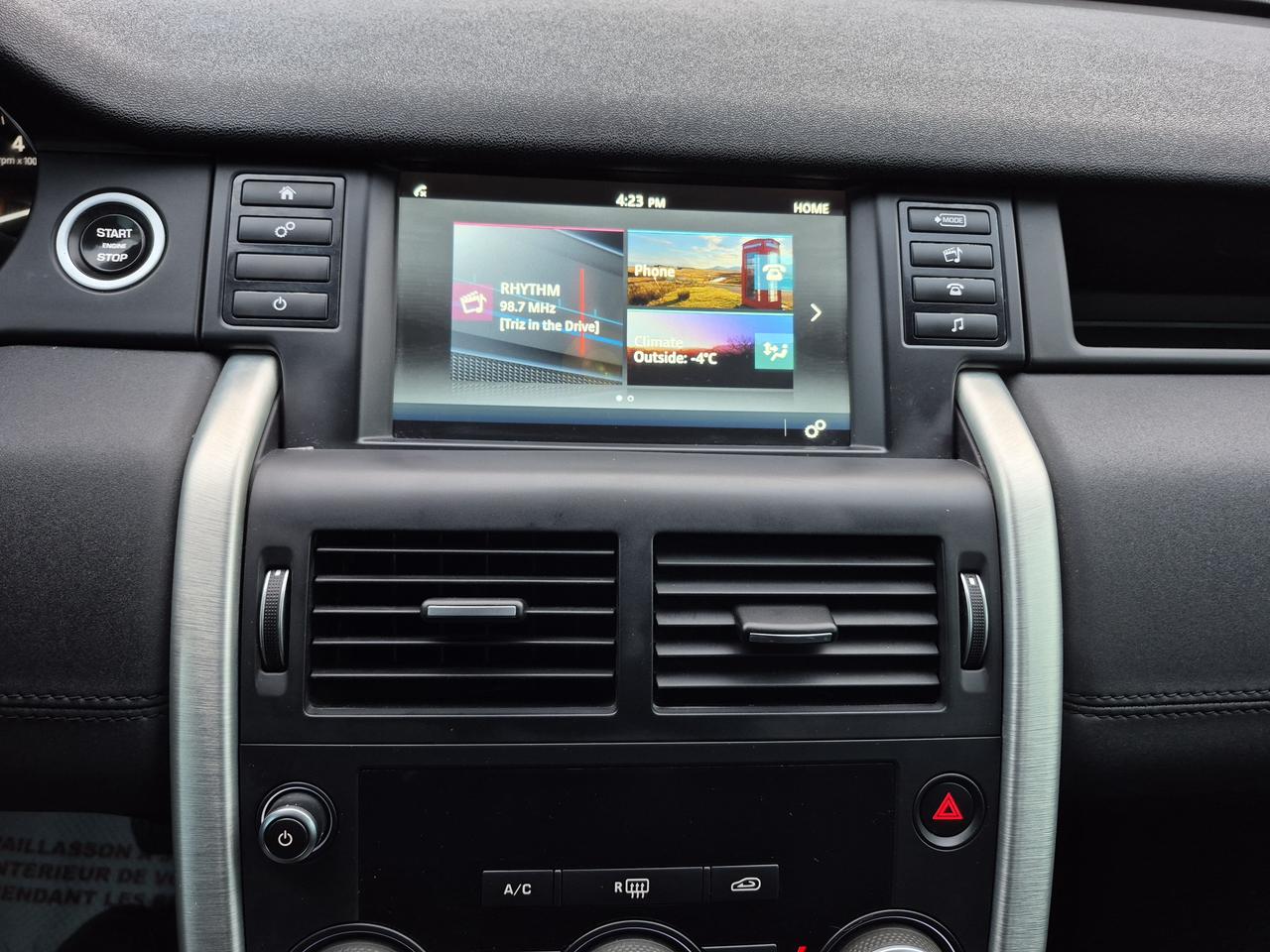 2017 Land Rover Discovery Sport SE Photo