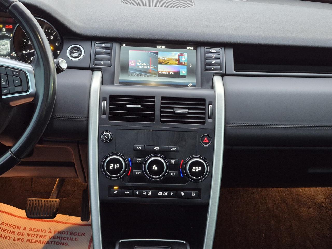 2017 Land Rover Discovery Sport SE Photo