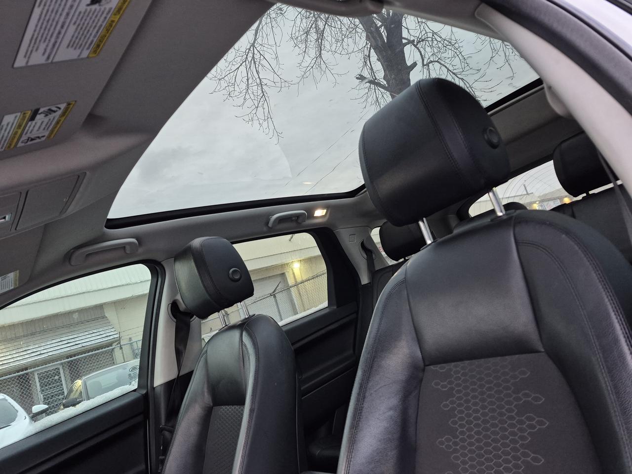 2017 Land Rover Discovery Sport SE Photo