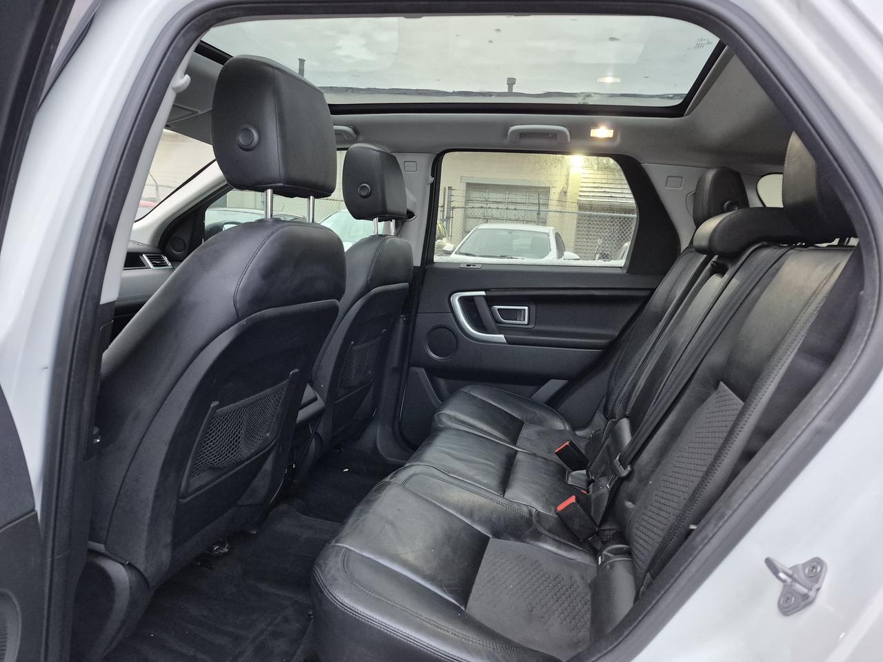 2017 Land Rover Discovery Sport SE Photo