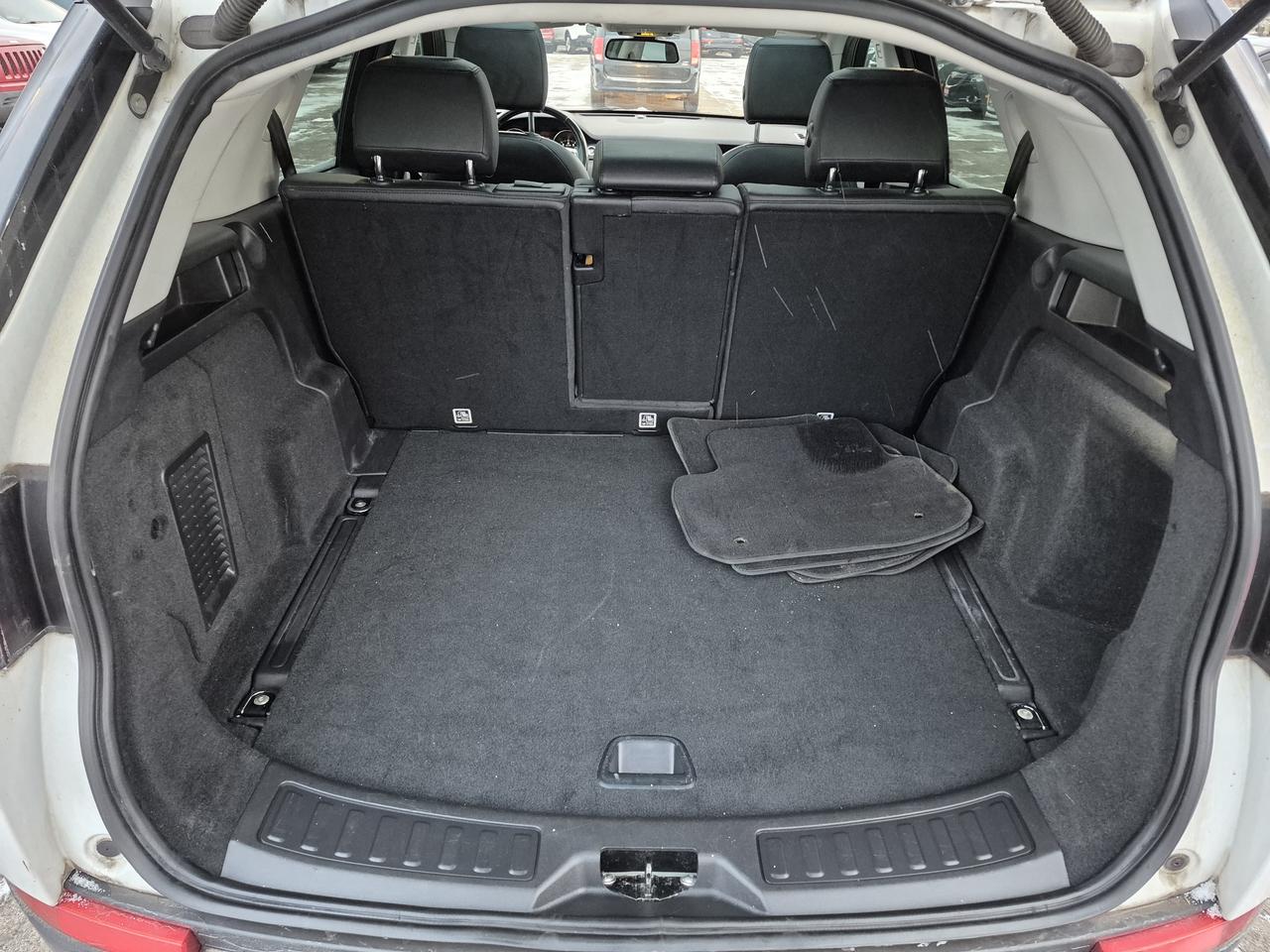 2017 Land Rover Discovery Sport SE Photo