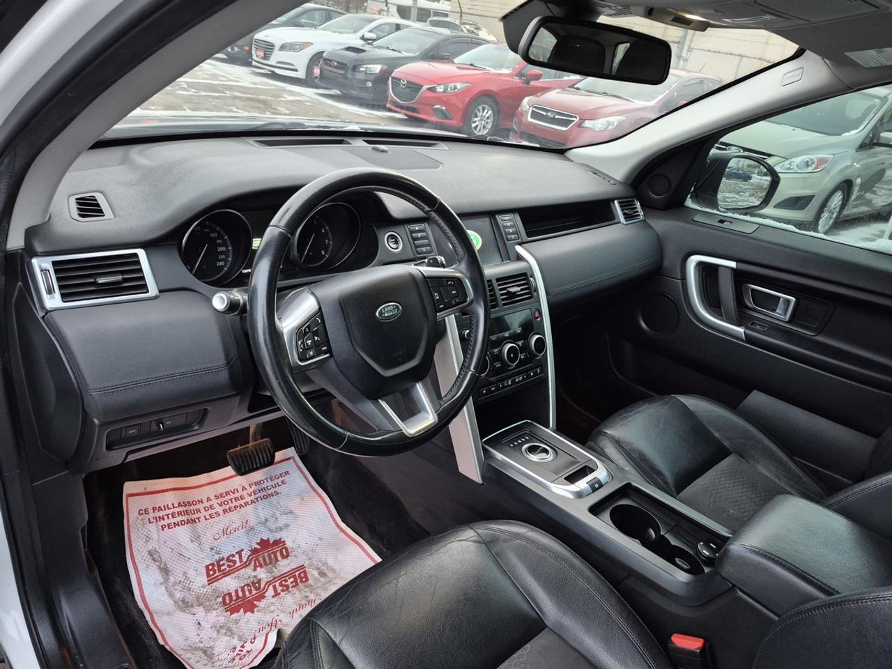 2017 Land Rover Discovery Sport SE Photo
