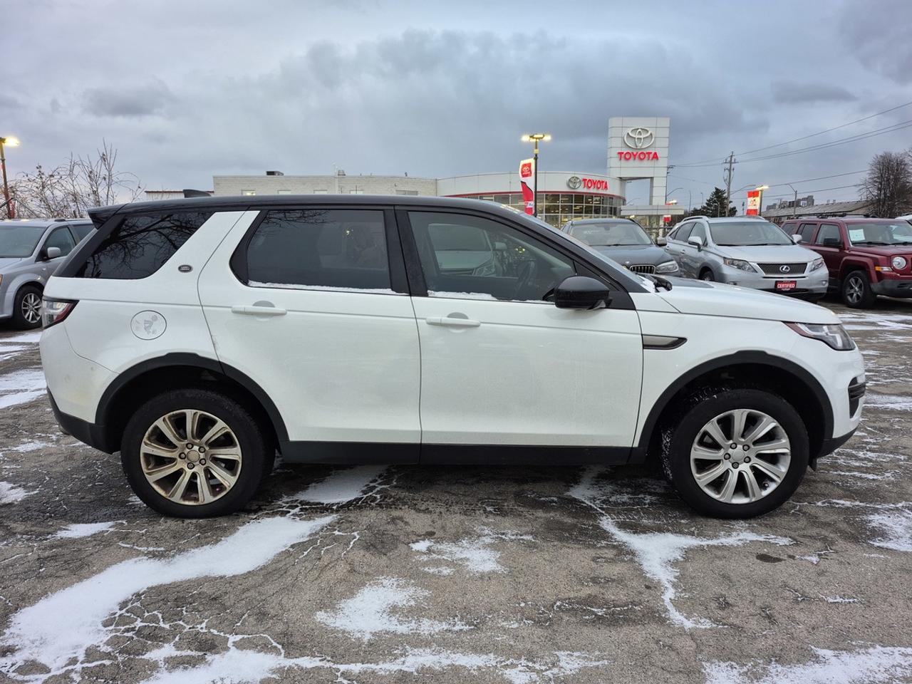 2017 Land Rover Discovery Sport SE Photo3