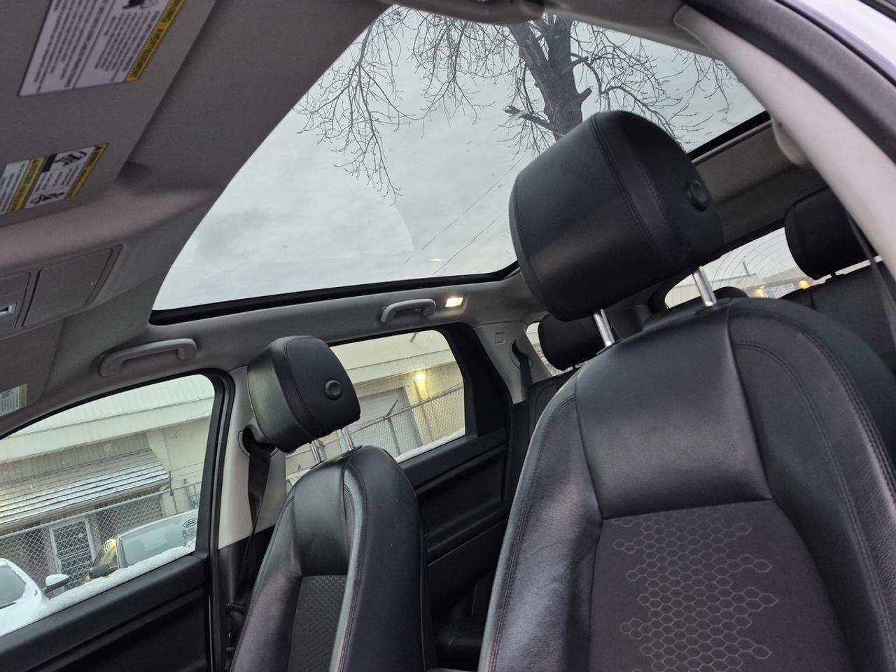 2017 Land Rover Discovery Sport SE Photo