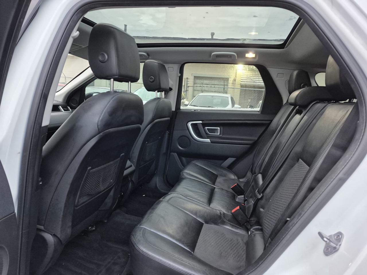 2017 Land Rover Discovery Sport SE Photo