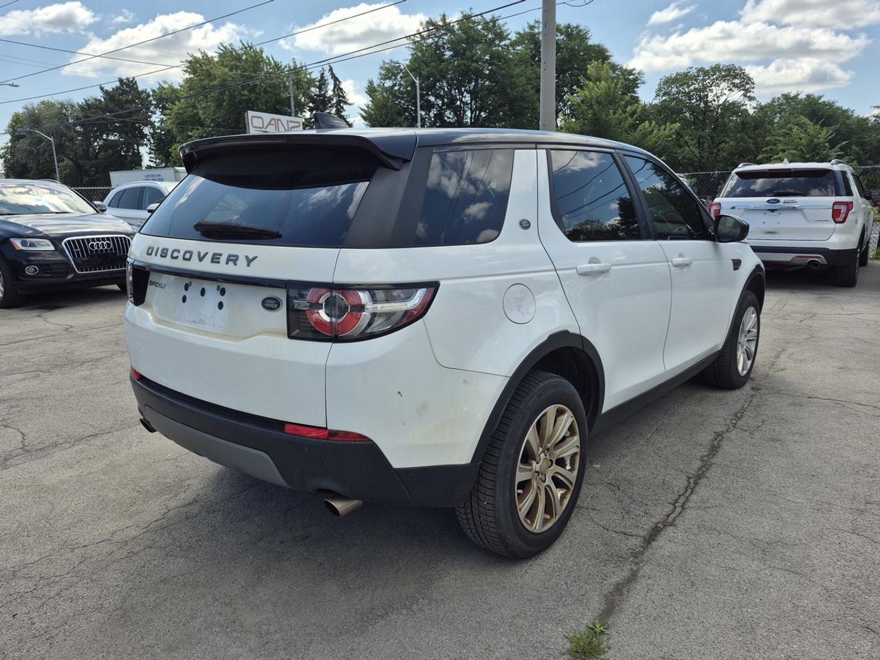 2017 Land Rover Discovery Sport SE Photo4