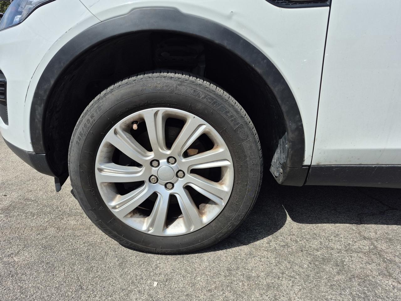 2017 Land Rover Discovery Sport SE Photo