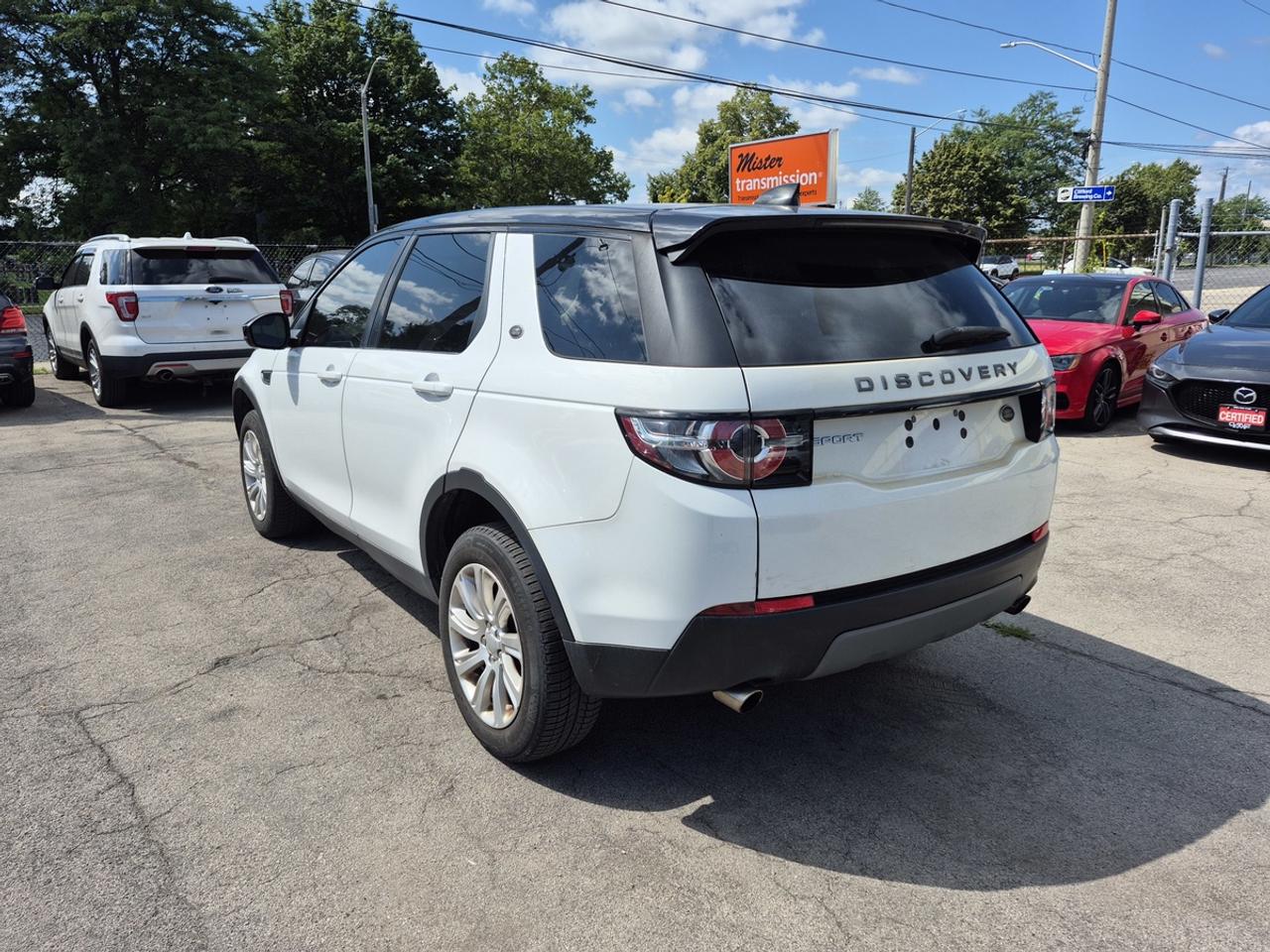2017 Land Rover Discovery Sport SE Photo