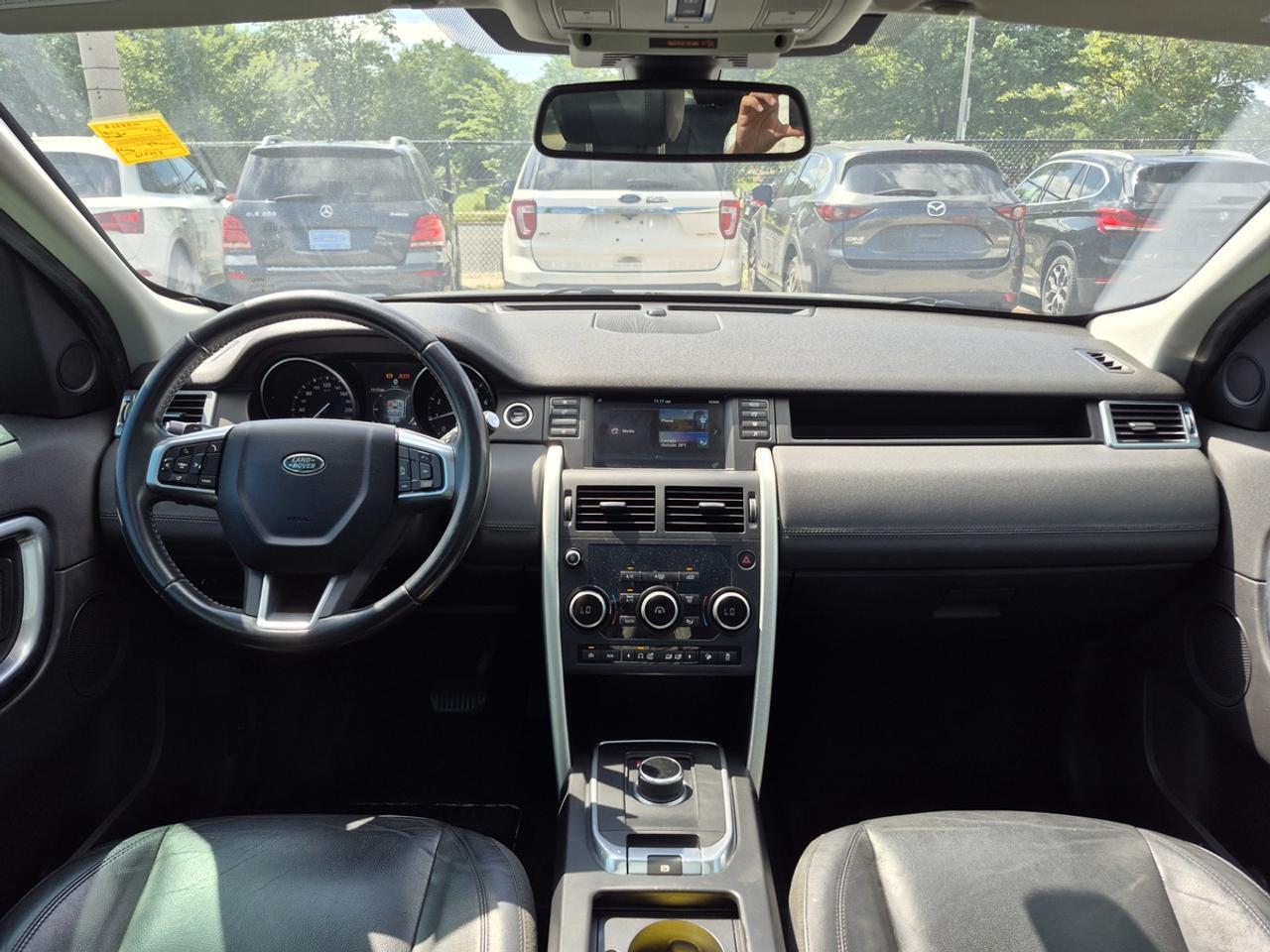 2017 Land Rover Discovery Sport SE Photo