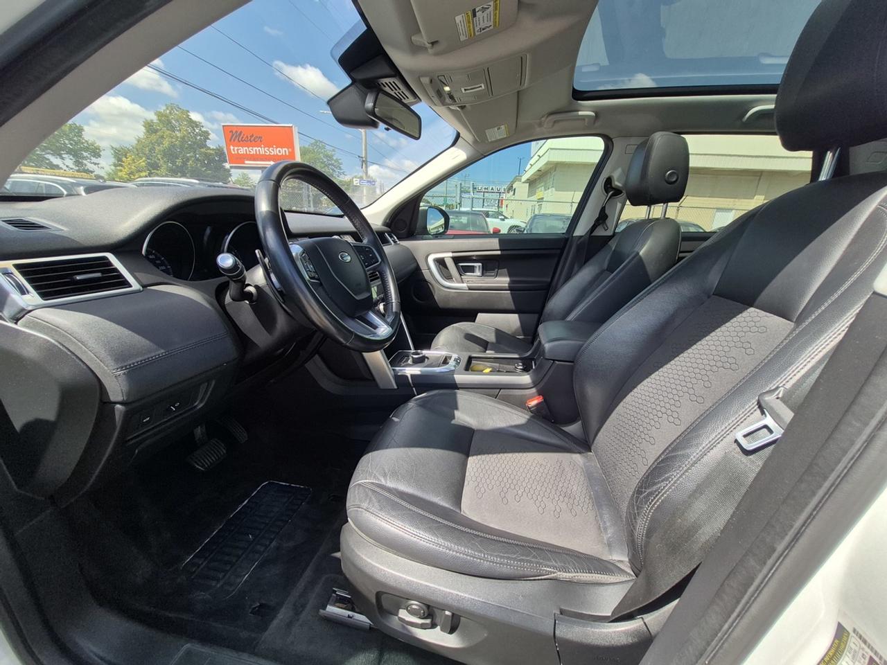 2017 Land Rover Discovery Sport SE Photo