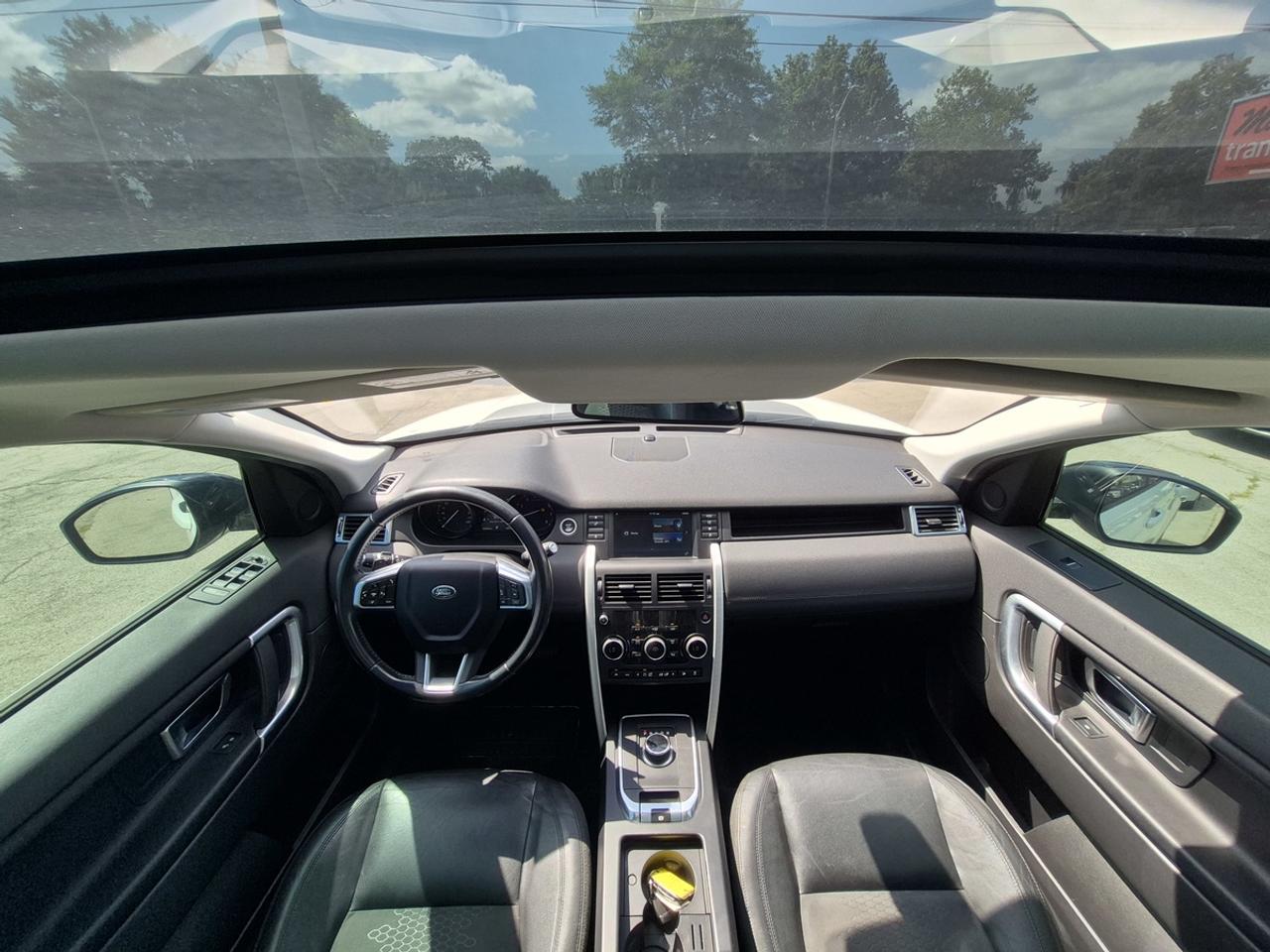 2017 Land Rover Discovery Sport SE Photo