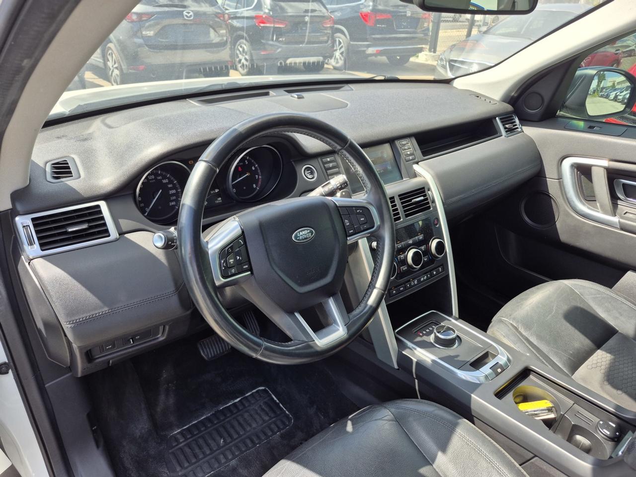 2017 Land Rover Discovery Sport SE Photo