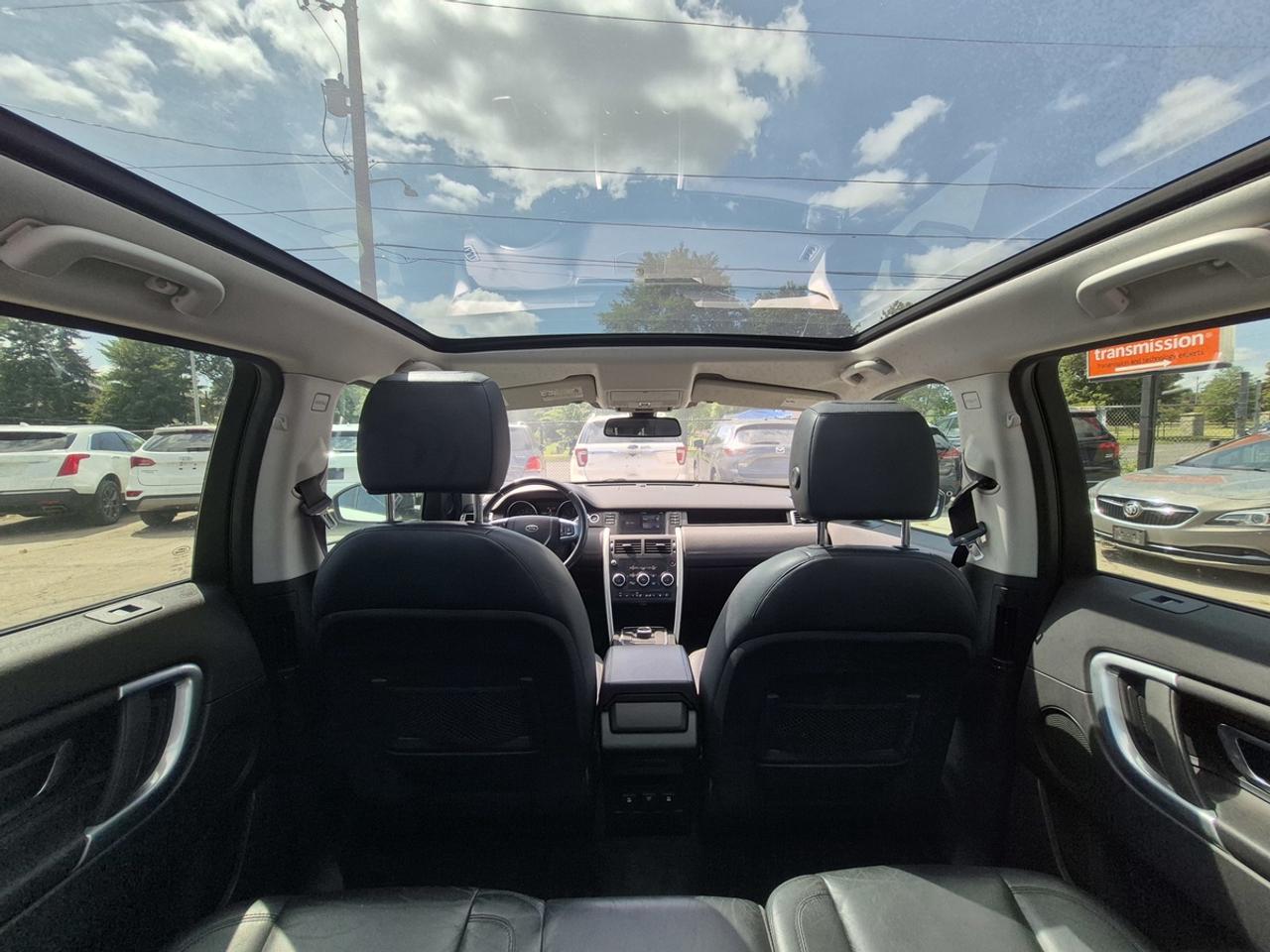 2017 Land Rover Discovery Sport SE Photo