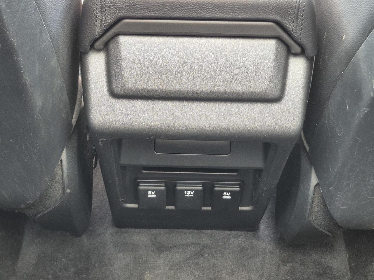 2017 Land Rover Discovery Sport SE Photo