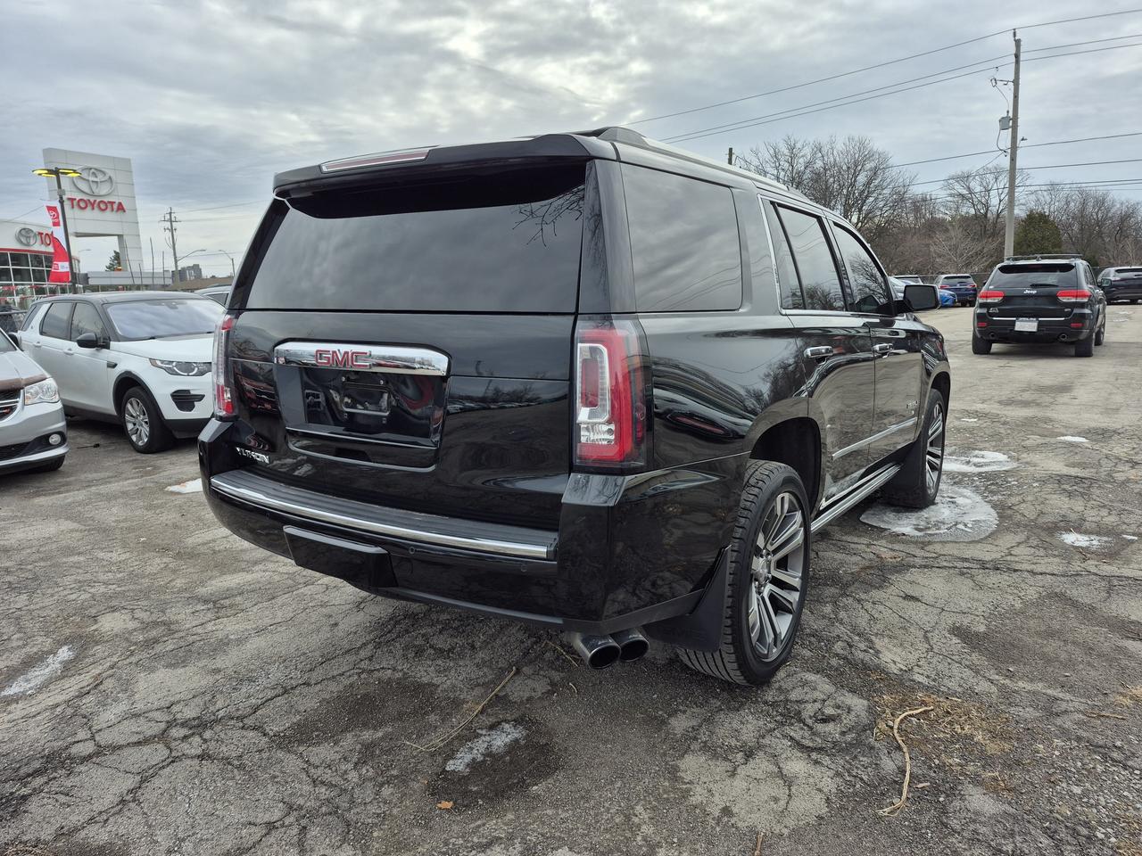 2018 GMC Yukon Denali Photo4