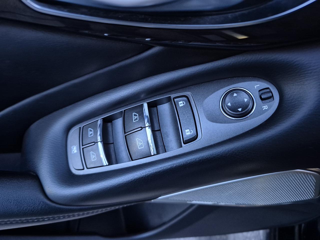 2017 Infiniti Q50 Premium Photo