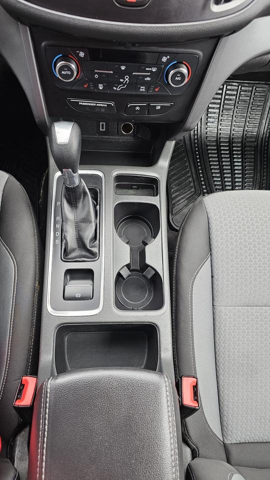 2017 Ford Escape SE Photo