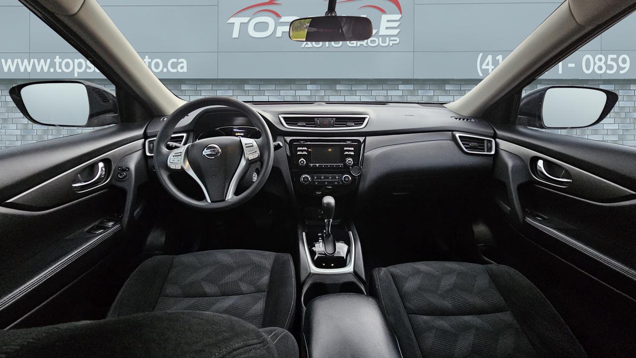 2015 Nissan Rogue S Photo