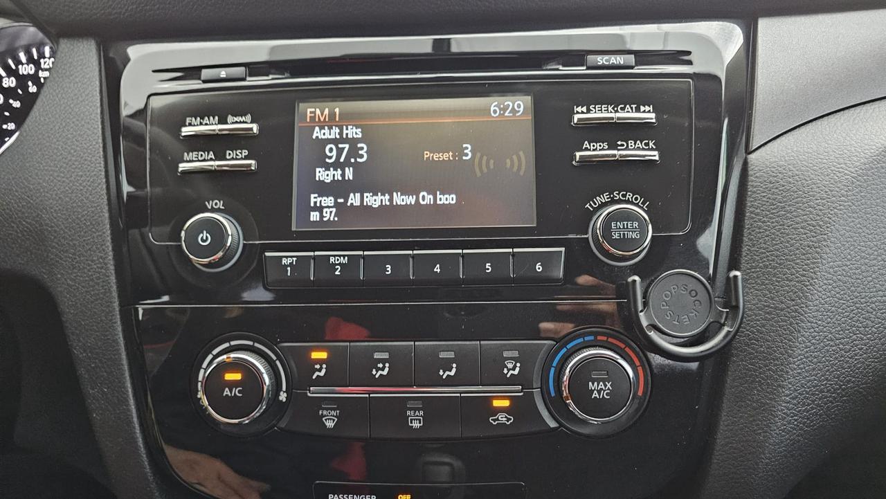 2015 Nissan Rogue S Photo