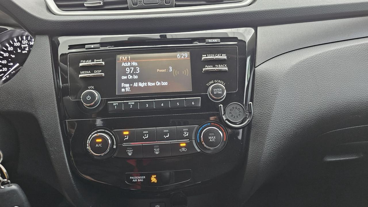 2015 Nissan Rogue S Photo