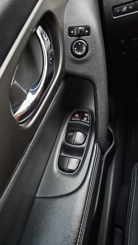 2015 Nissan Rogue S Photo