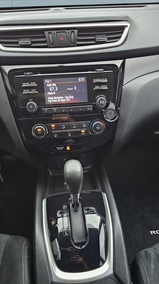 2015 Nissan Rogue S Photo