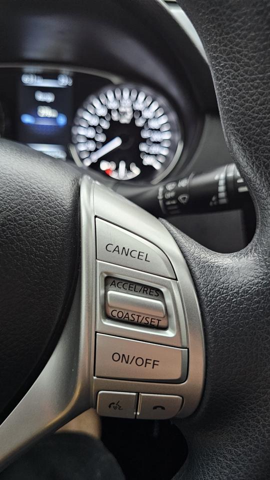 2015 Nissan Rogue S Photo