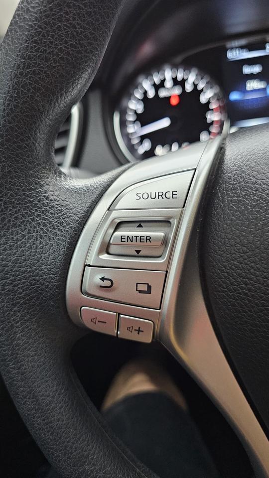 2015 Nissan Rogue S Photo