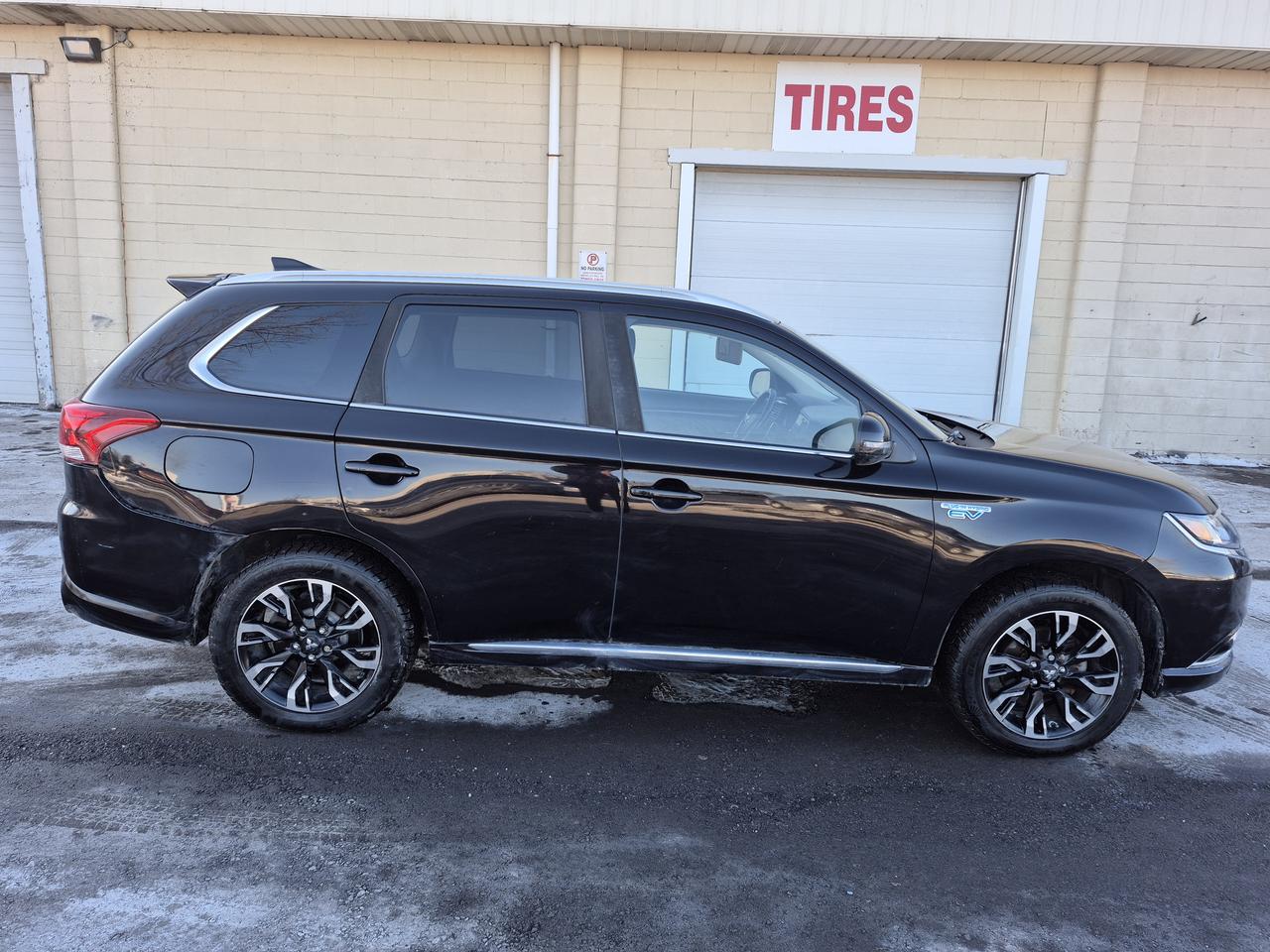 2018 Mitsubishi Outlander SEL Photo4
