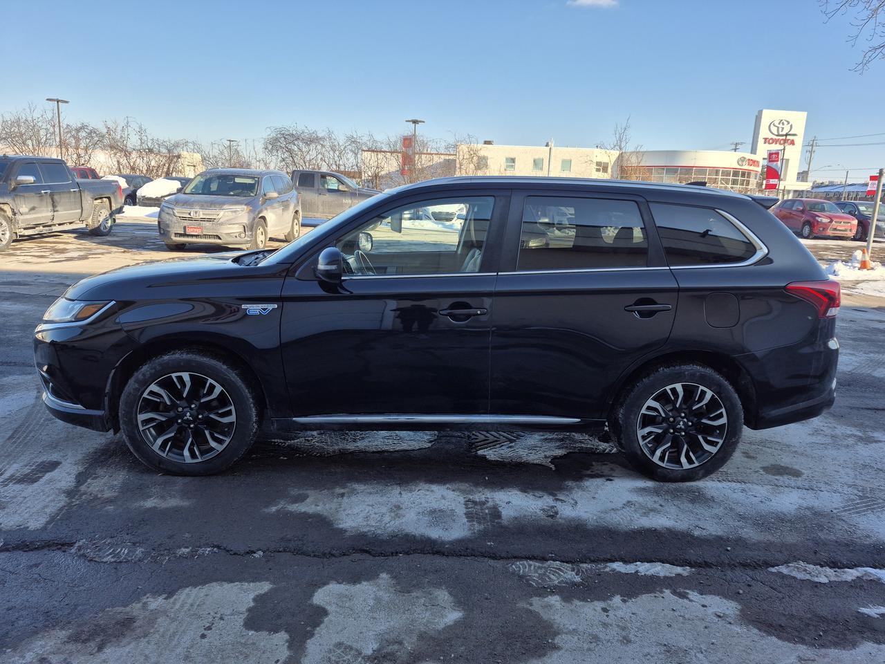 2018 Mitsubishi Outlander SEL Photo