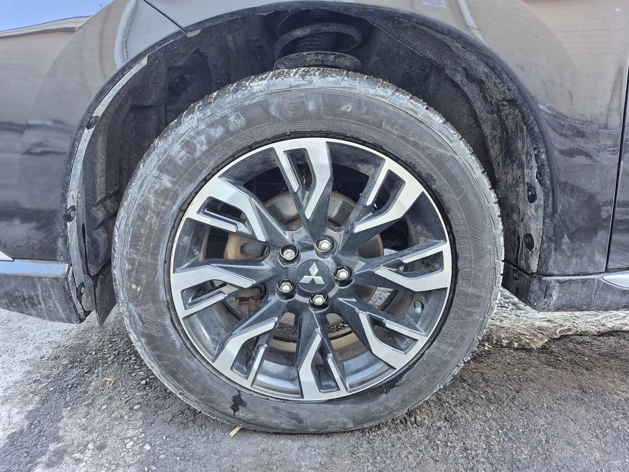 2018 Mitsubishi Outlander SEL Photo