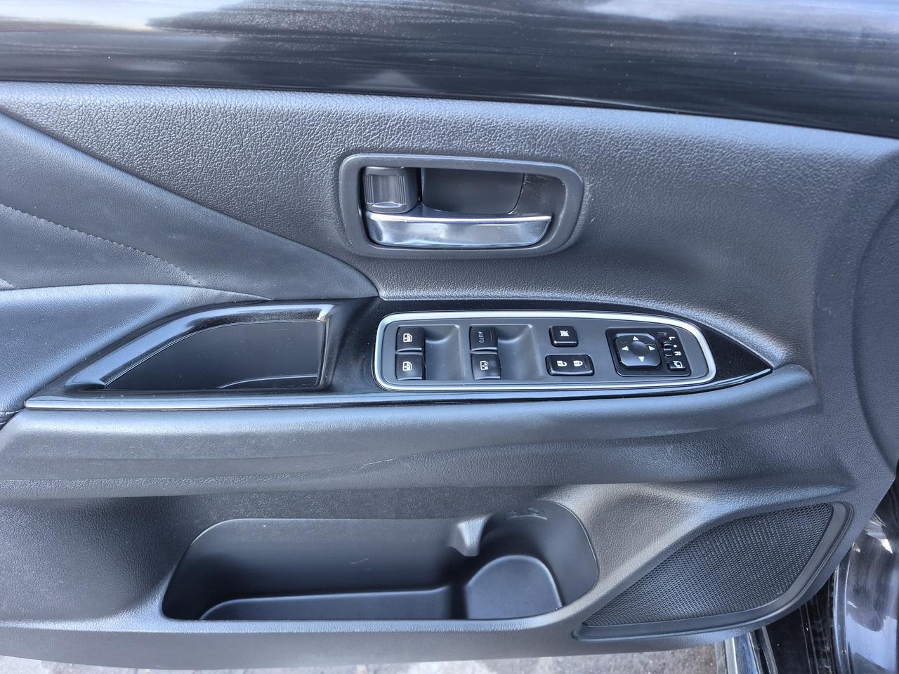 2018 Mitsubishi Outlander SEL Photo