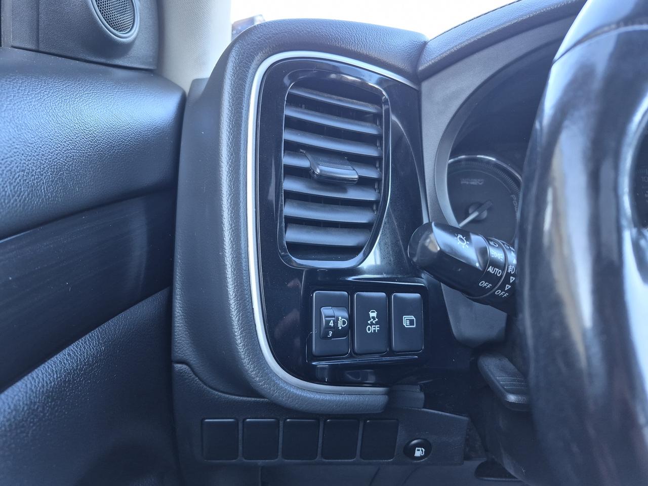 2018 Mitsubishi Outlander SEL Photo