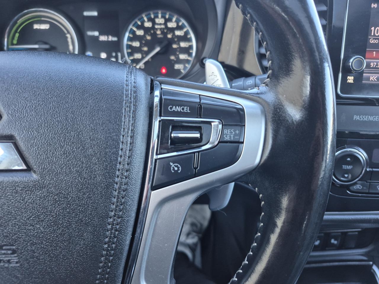 2018 Mitsubishi Outlander SEL Photo