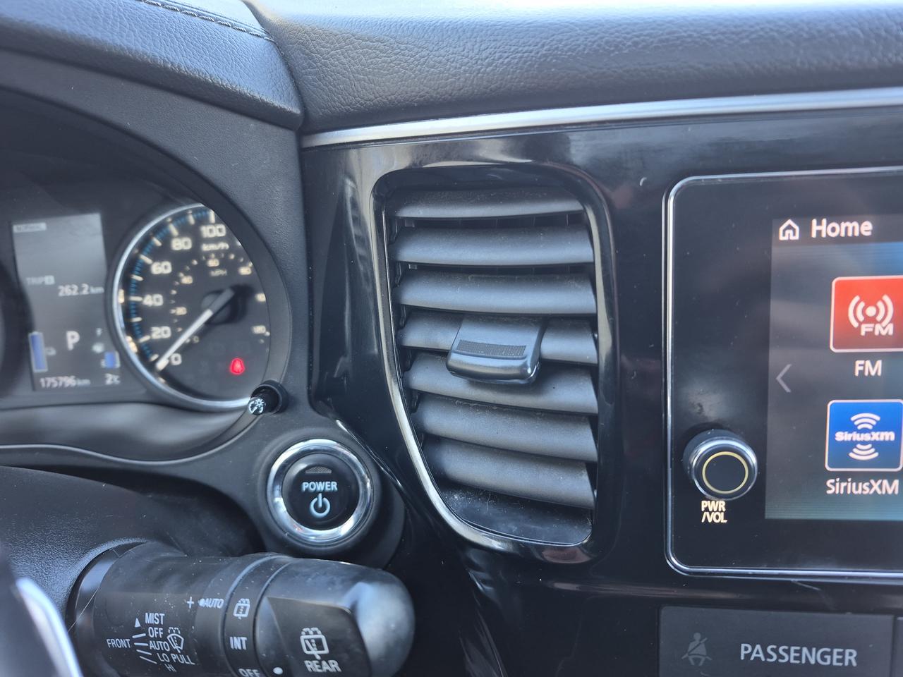 2018 Mitsubishi Outlander SEL Photo