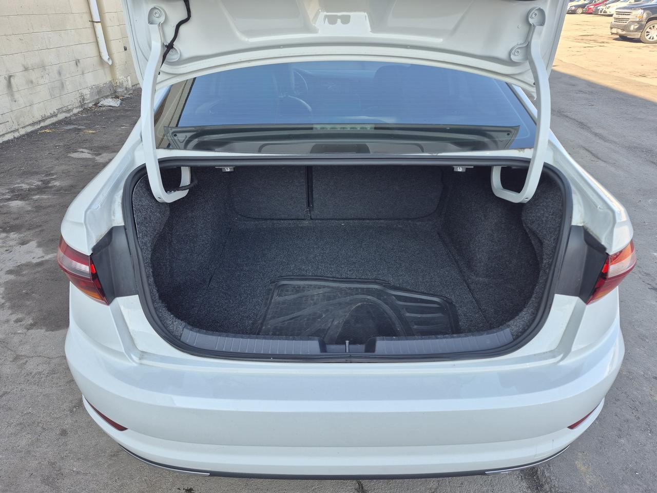 2019 Volkswagen Jetta Execline Photo