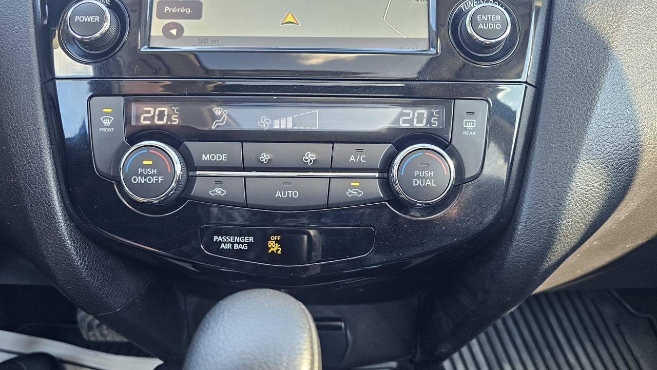 2015 Nissan Rogue SL Photo