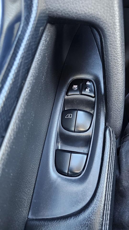 2015 Nissan Rogue SL Photo