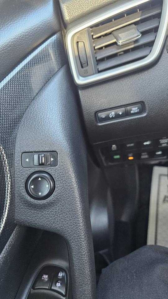 2015 Nissan Rogue SL Photo