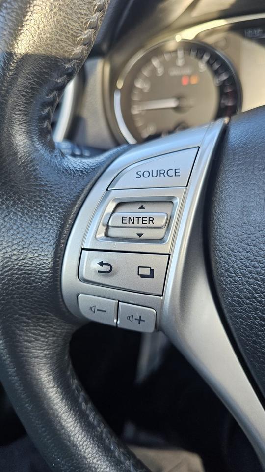 2015 Nissan Rogue SL Photo