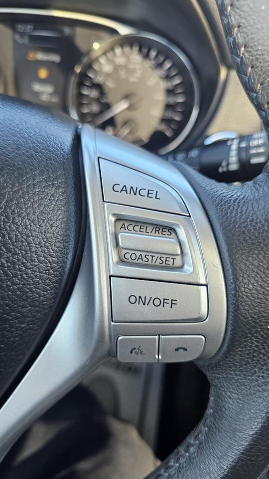 2015 Nissan Rogue SL Photo