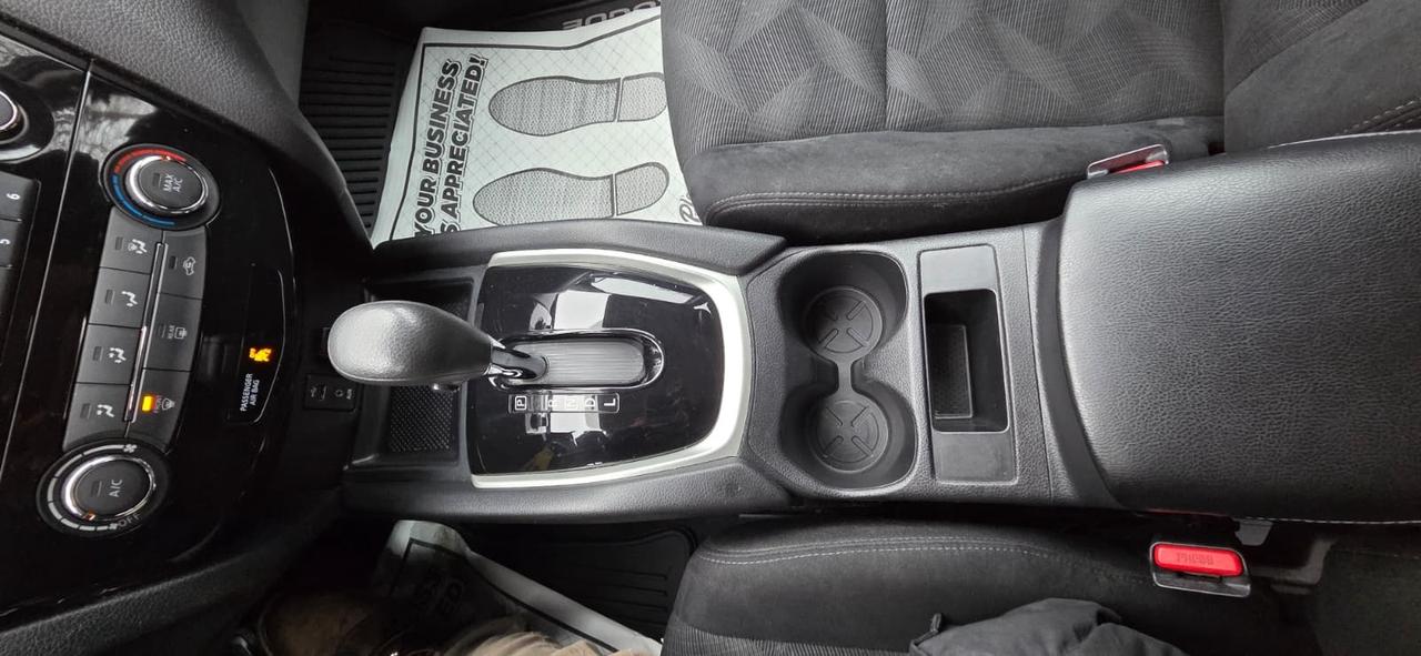 2016 Nissan Rogue S Photo