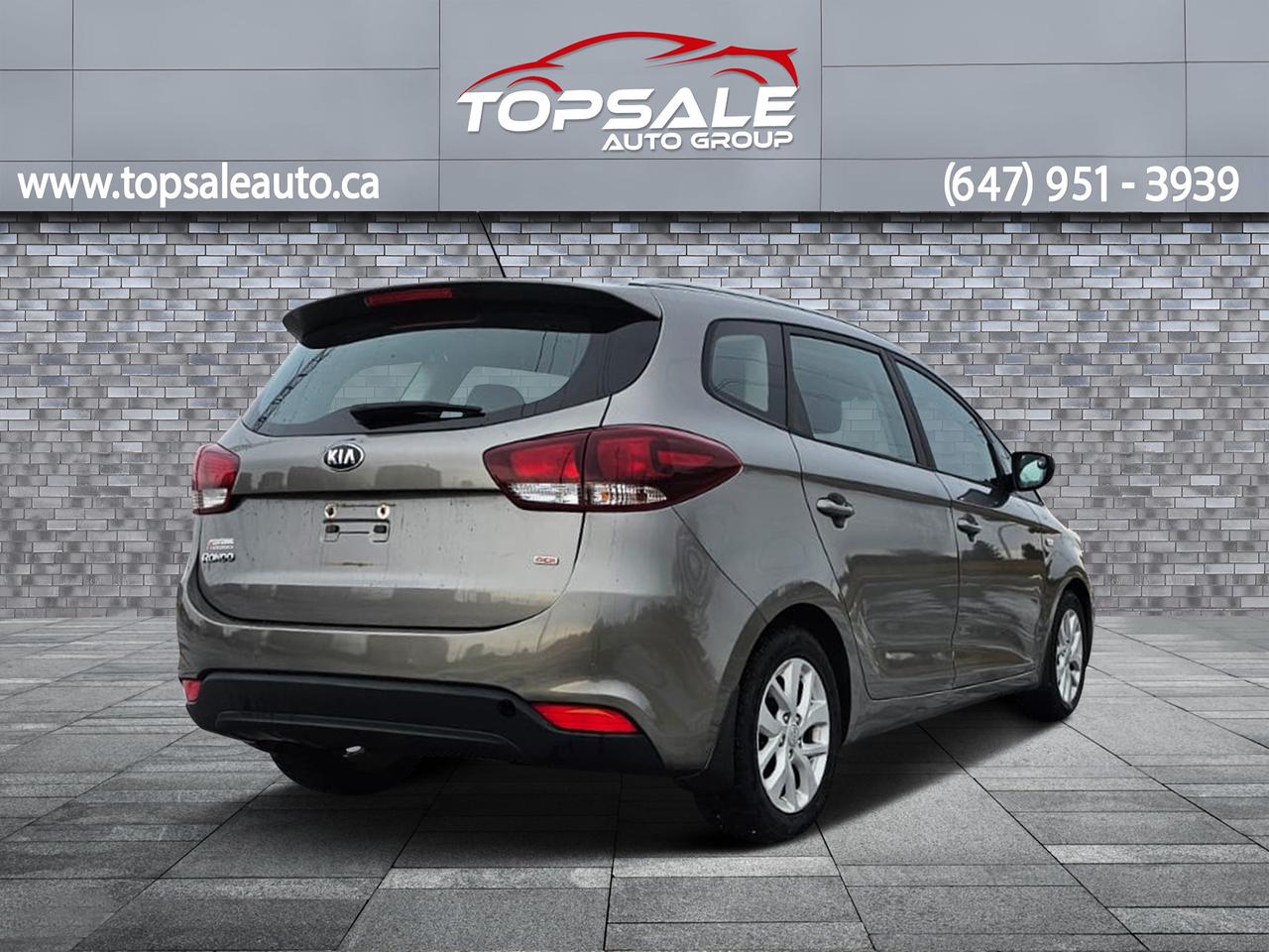 2017 Kia Rondo LX Photo4