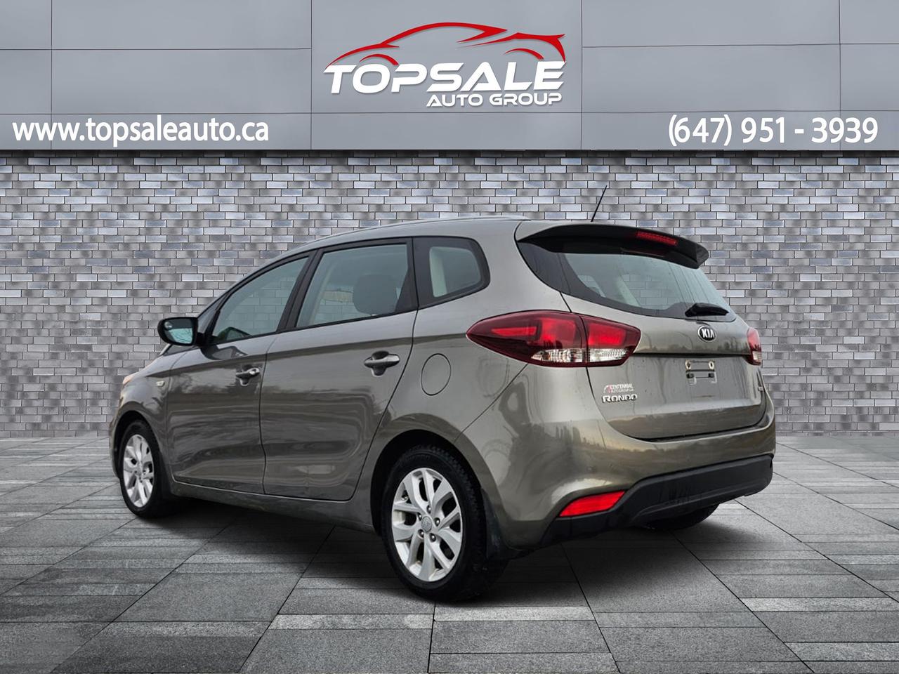 2017 Kia Rondo LX Photo