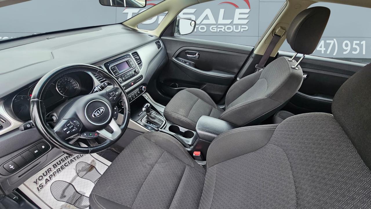2017 Kia Rondo LX Photo