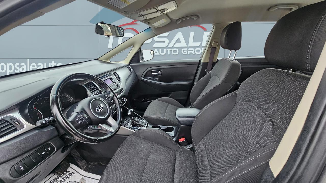 2017 Kia Rondo LX Photo