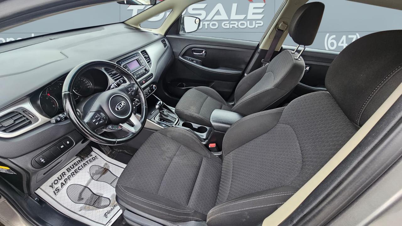 2017 Kia Rondo LX Photo