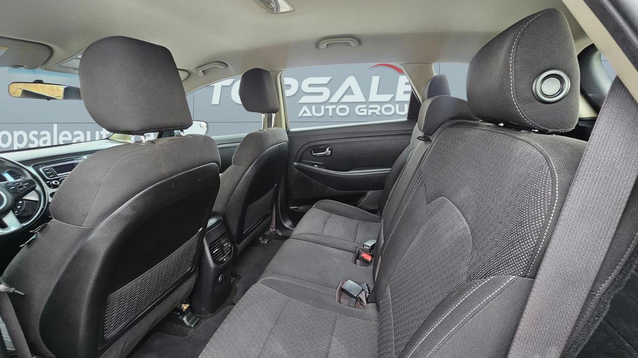 2017 Kia Rondo LX Photo